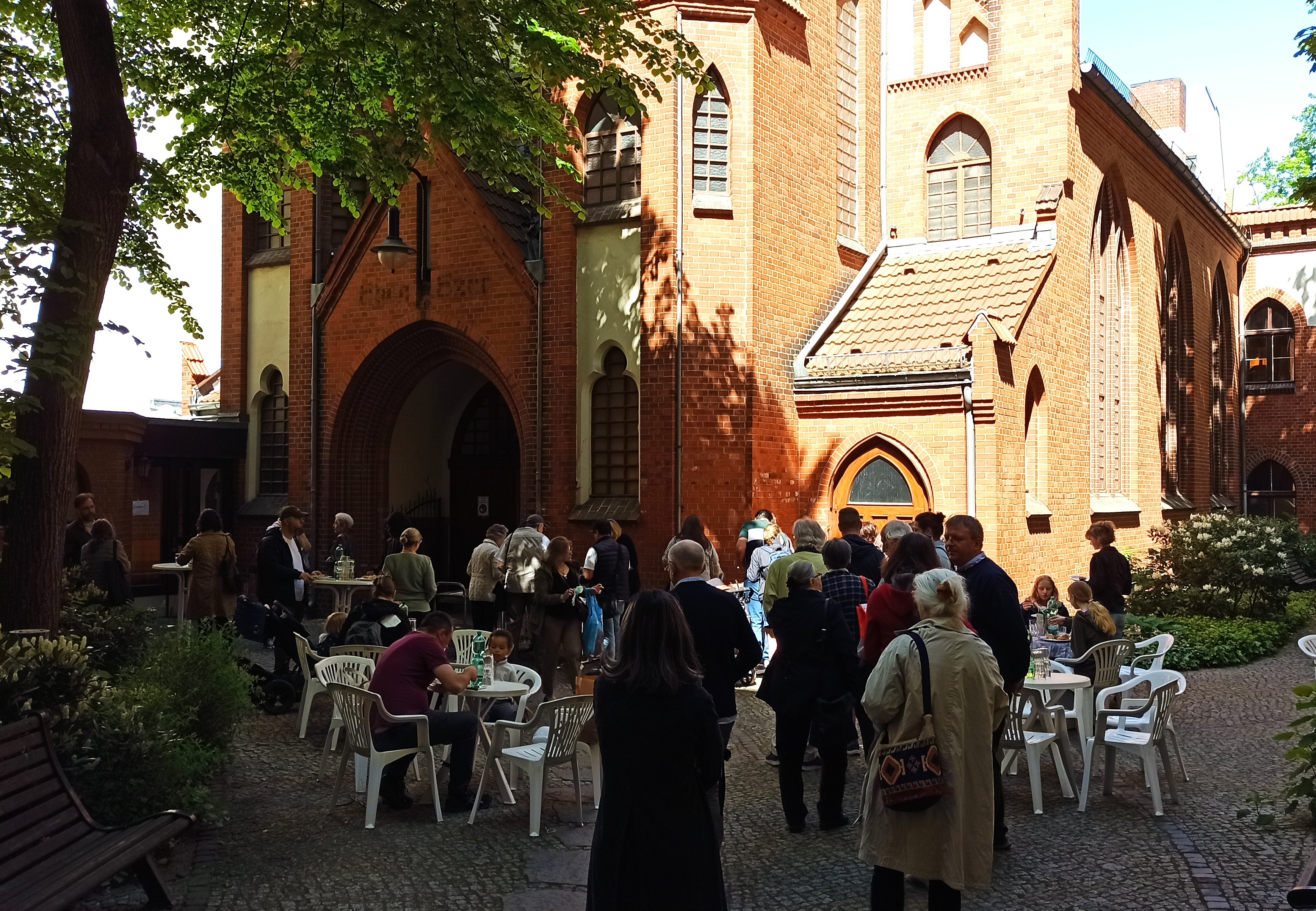 Essen im Hof am 15.Mai 2022
